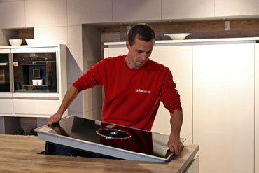 GRIMM Küchen - die Arbeit als Küchenmonteur