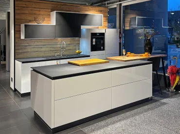 GRIMM Küchen Binzen - Musterküche 01 - Gesamtansicht
