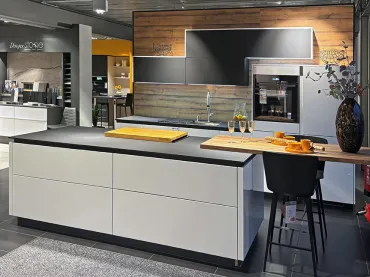 GRIMM Küchen Binzen - Musterküche 01 - Seitenansicht