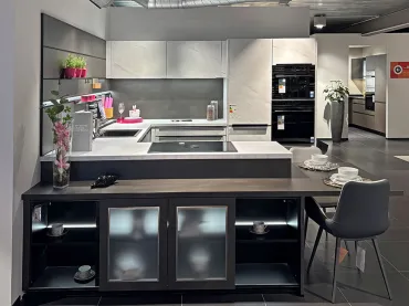 GRIMM Küchen Binzen - Musterküche 14 - Frontansicht