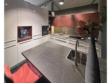 GRIMM Küchen Binzen - Musterküche 63 - Seitenansicht