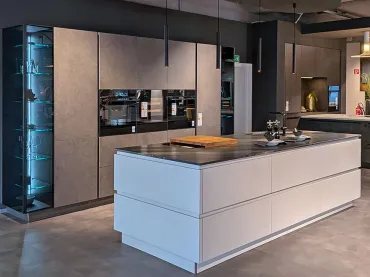 GRIMM Küchen Freiburg - Musterküche 40 - Gesamtansicht