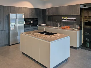 GRIMM Küchen Karlsruhe - Musterküche 01 - Gesamtansicht