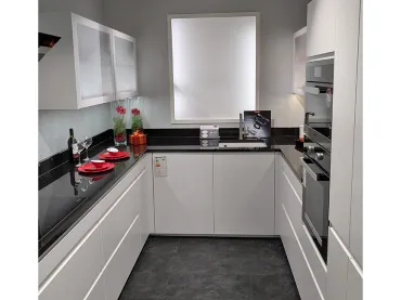 GRIMM Küchen Karlsruhe - Musterküche 06 - Gesamtansicht