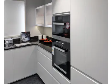 GRIMM Küchen Karlsruhe - Musterküche 06 - Frontansicht