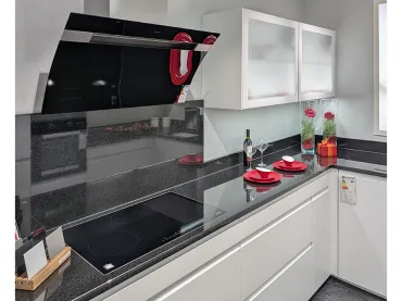 GRIMM Küchen Karlsruhe - Musterküche 06 - Seitenansicht