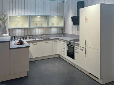 GRIMM Küchen Karlsruhe - Musterküche 08 - Gesamtansicht