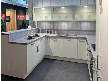 GRIMM Küchen Karlsruhe - Musterküche 08 - Seitenansicht