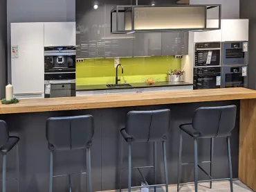 GRIMM Küchen Karlsruhe - Musterküche 10 - Gesamtansicht