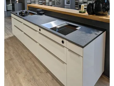 GRIMM Küchen Karlsruhe - Musterküche 10 - Seitenansicht