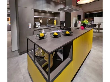 GRIMM Küchen Karlsdorf - Musterküche 06 - Seitenansicht