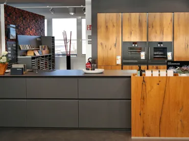 GRIMM Küchen Rastatt - Musterküche 30 - Frontansicht