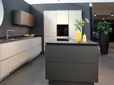 GRIMM Küchen Rastatt - Musterküche 33 - Seitenansicht