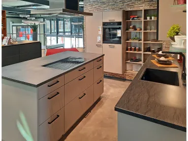 GRIMM Küchen Waldshut-Tiengen - Musterküche 30 - Seitenansicht