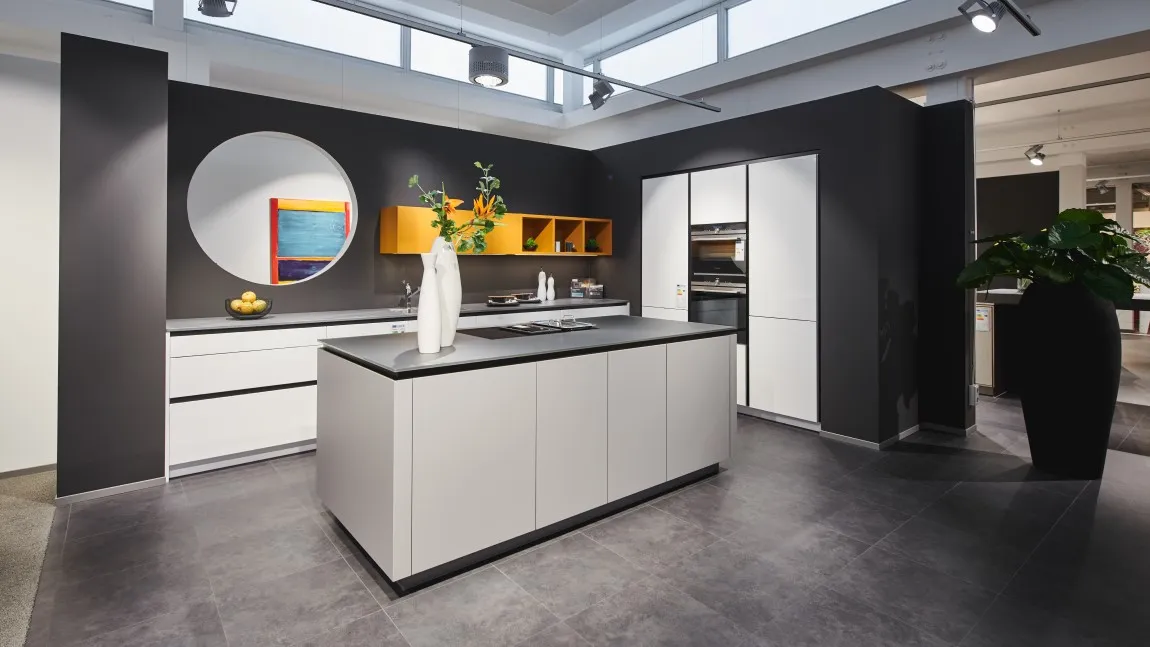 Zeitlose Küche im GRIMM-Küchenstudio bei Baden-Baden