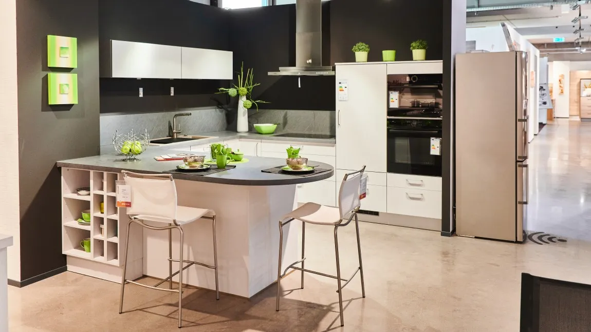 Grimm Küchen - Küchenstudio Waldshut-Tiengen - Küche schwarz-weiß Grimm Küchen - Küchenstudio Waldshut-Tiengen - Küche schwarz-weiß
