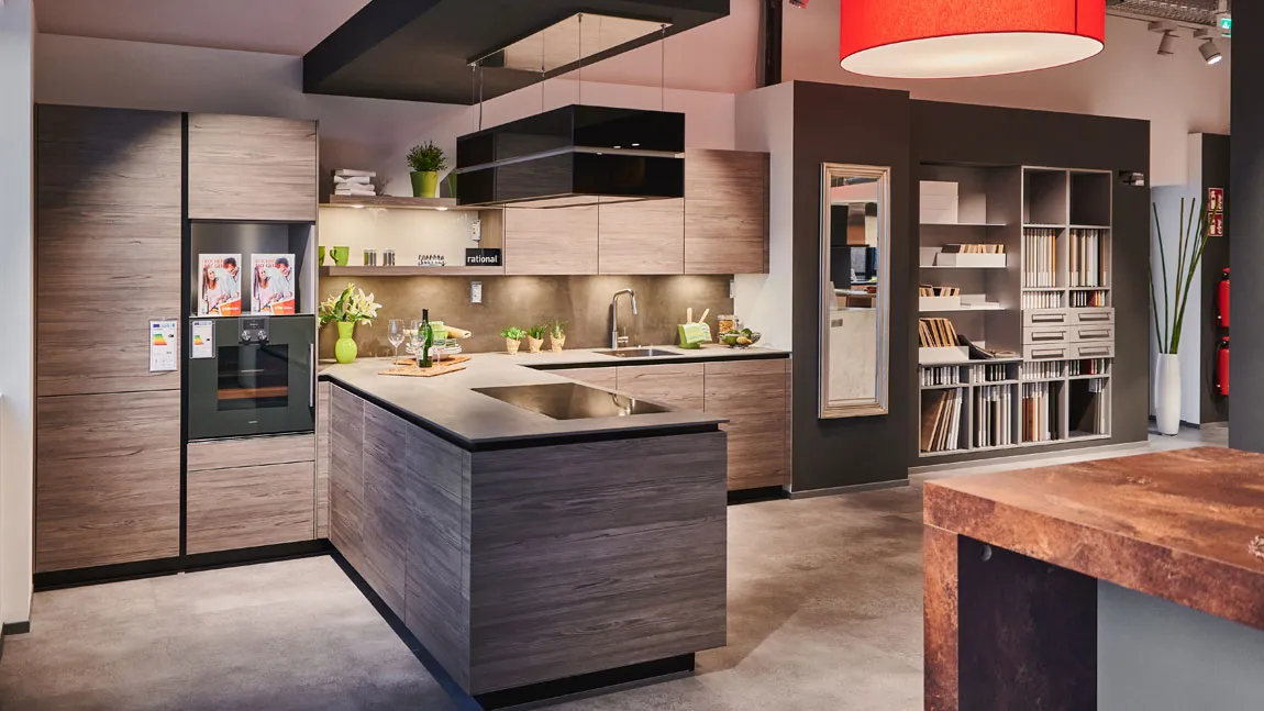 GRIMM Küchen Karlsdorf-Neuthard - Unsere Küchenausstellung im bawo-Center - Küche mit Kochinsel