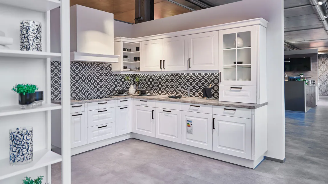 GRIMM Küchen Karlsdorf-Neuthard - Unsere Küchenausstellung im bawo-Center - Küche im modernen Landhausstil