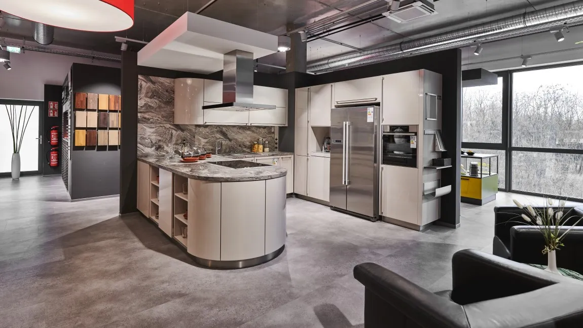 GRIMM Küchenstudio Karlsdorf-Neuthard - Unsere Küchenausstellung im bawo-Center - Küche runder Schrank GRIMM Küchenstudio Karlsdorf-Neuthard - Unsere Küchenausstellung im bawo-Center - Küche runder Schrank