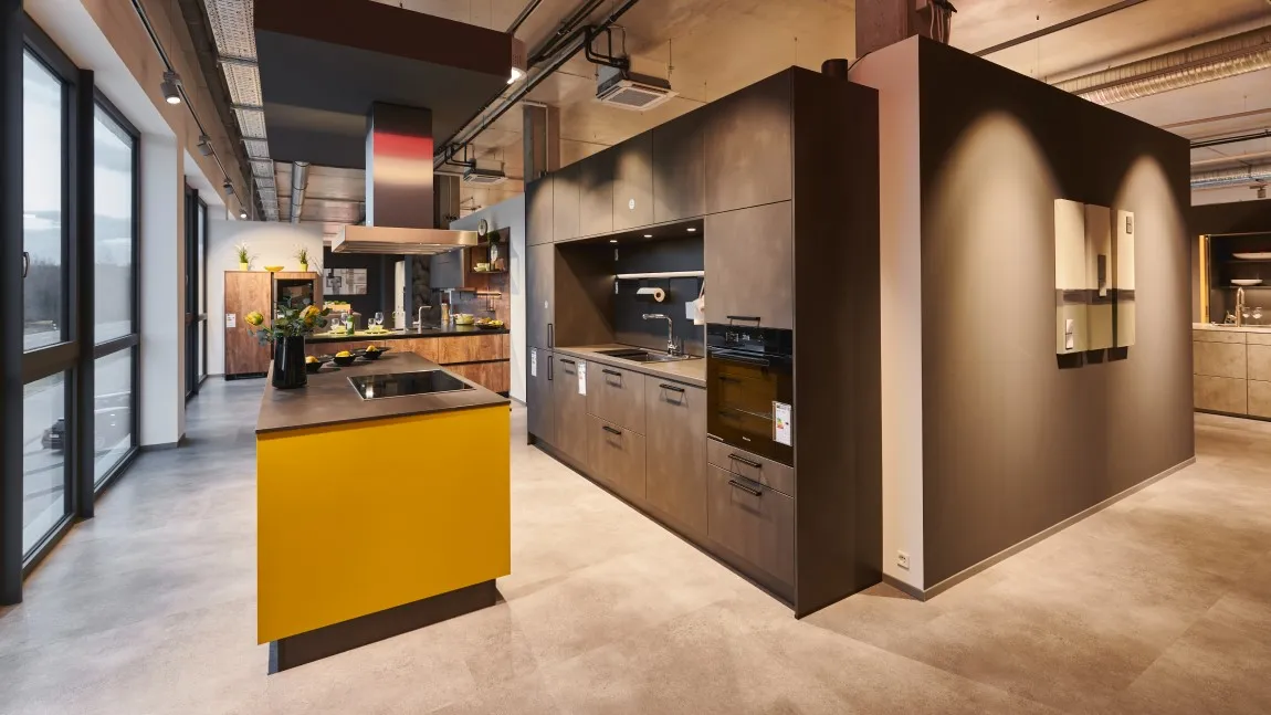 GRIMM Küchenstudio Karlsdorf-Neuthard - Unsere Küchenausstellung im bawo-Center - Küche gelbe Fronten GRIMM Küchenstudio Karlsdorf-Neuthard - Unsere Küchenausstellung im bawo-Center - Küche gelbe Fronten