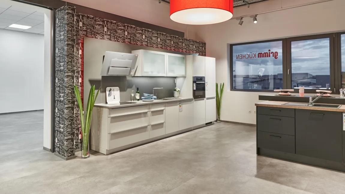 GRIMM Küchenstudio Karlsdorf-Neuthard - Unsere Küchenausstellung im bawo-Center - Küche weiß2 GRIMM Küchenstudio Karlsdorf-Neuthard - Unsere Küchenausstellung im bawo-Center - Küche weiß2