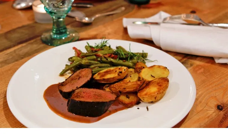 Rezept des Monats - Rehmedaillons à la Buchhaltung - GRIMM Küchen Rezept des Monats - Rehmedaillons à la Buchhaltung - GRIMM Küchen